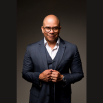 Dr. Gilberson Wanderley Silva utiliza inteligência artificial para transformar a avaliação pré-operatória em cirurgia plástica.