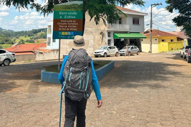 Eloizio Gomes Afonso Duraes destaca como os projetos de alfabetização de adultos abrem novos caminhos para inclusão e cidadania.