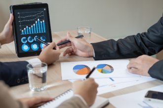 José Henrique Gomes Xavier mostra como países desenvolvidos reduziram a burocracia e alavancaram o crescimento económico.