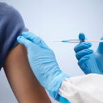 Alexandre Costa Pedrosa destaca a importância da vacinação em adultos como ferramenta vital para a saúde pública e a prevenção de doenças.