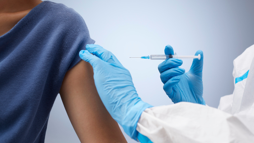 Alexandre Costa Pedrosa destaca a importância da vacinação em adultos como ferramenta vital para a saúde pública e a prevenção de doenças.