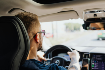 Segurança cibernética veicular em 2026 ganha novas camadas de proteção e responsabilidade: o que cada motorista precisa saber, por Sérgio Bento De Araújo.