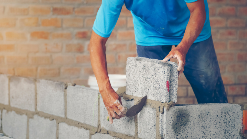 Valderci Malagosini Machado explica como a cortina de contenção com painéis duplos padroniza a execução e reduz riscos técnicos na obra.