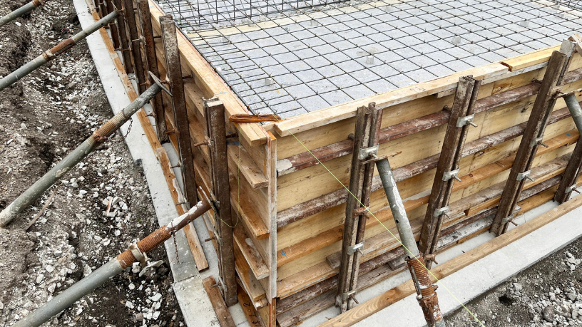 Cortina de contenção: como os painéis duplos ajudam a padronizar e reduzir risco é analisado por Valderci Malagosini Machado com foco em desempenho estrutural.