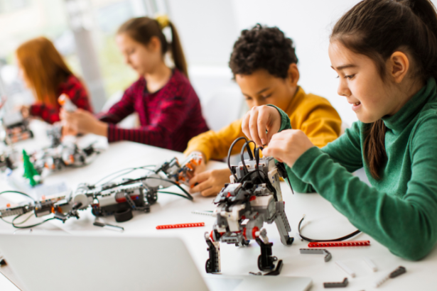 A robótica educacional fortalece a interdisciplinaridade no aprendizado com Gustavo Adolfo Morceli Rodrigues.