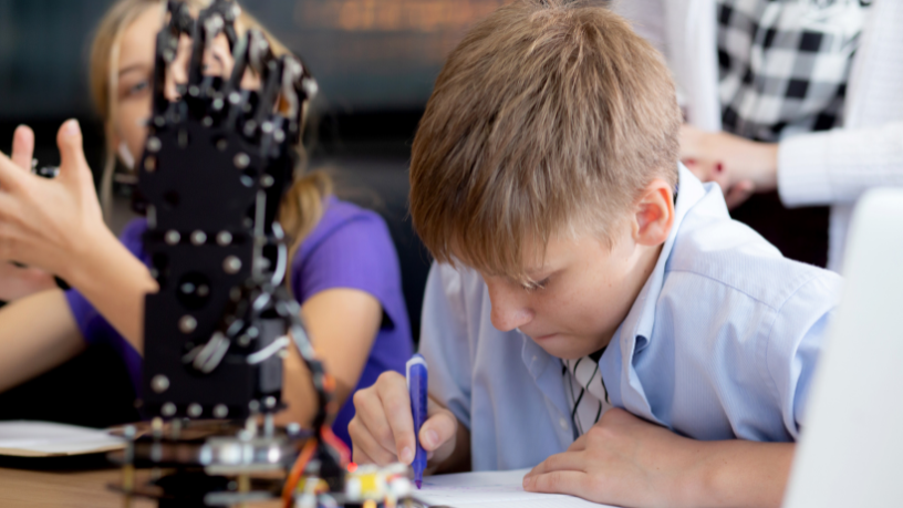 Interdisciplinaridade e robótica educacional integradas na formação escolar com Gustavo Adolfo Morceli Rodrigues.